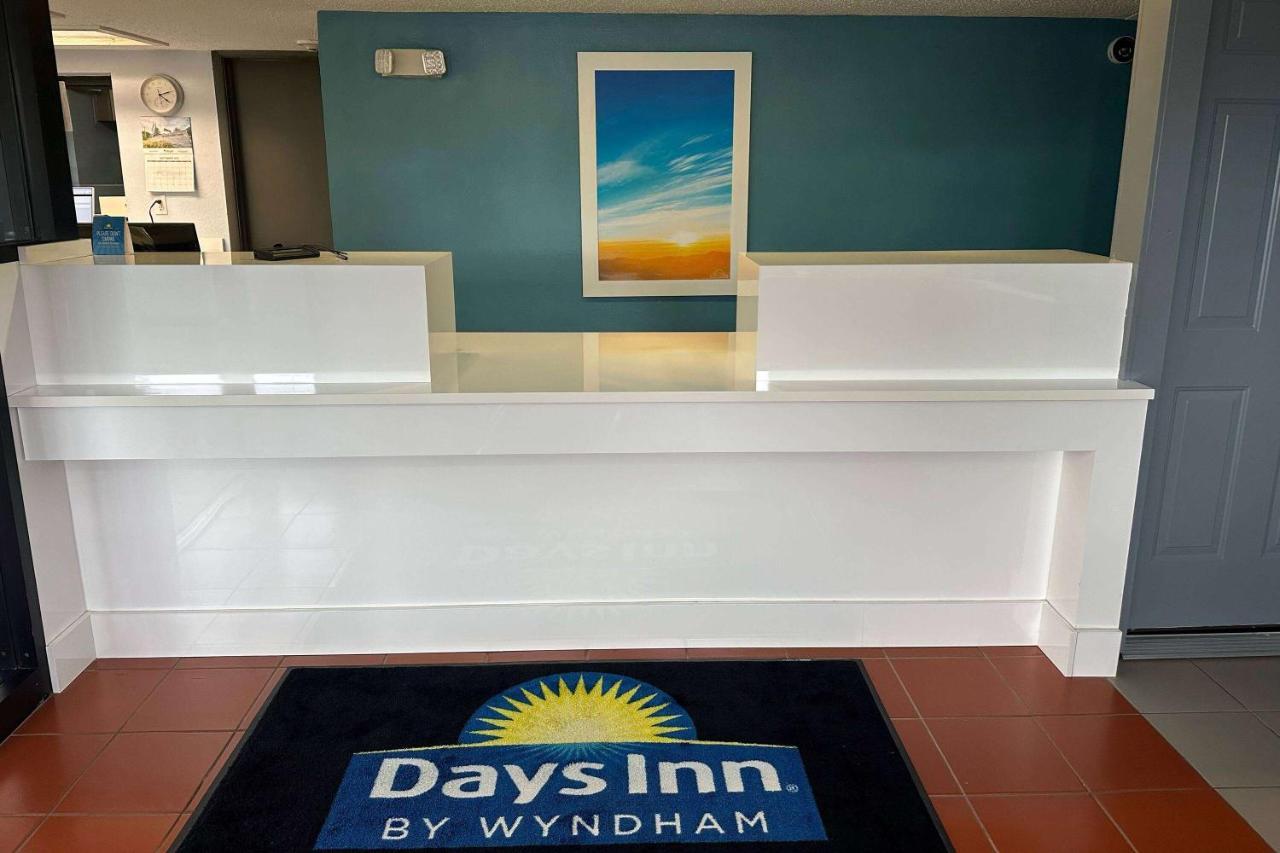 Days Inn By Wyndham Columbus Worthington Exterior photo